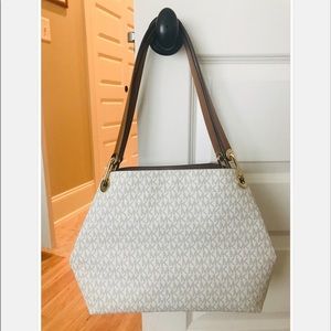 michael kors raven logo shoulder bag